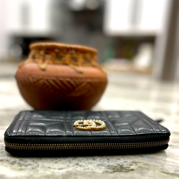 Gucci Authentic Black Calfskin Matelasse Leather Pearl Marmont Zip Around Wallet - Picture 4 of 11